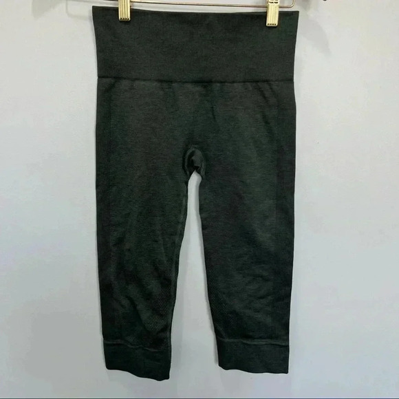 Lululemon Seamlessly Street Crop Heathered Gator Green Size 4 - Picture 2 of 11